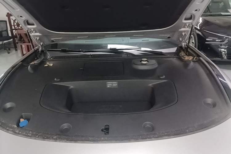 Used XPeng P7 2025 Model—750 All-Wheel-Drive High-Performance Ultra Engine Bay