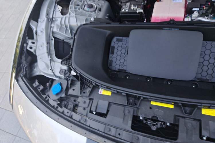 Used XPeng P7 2025 Model—702 Long Range Ultra Engine Bay Right