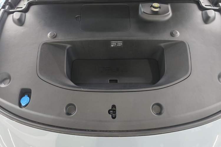 Used XPeng P7 2025 Model—702 Long Range Ultra Engine Bay