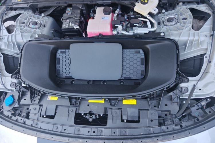 Used XPeng P7 2025 Model—702 Long Range Ultra Engine Bay