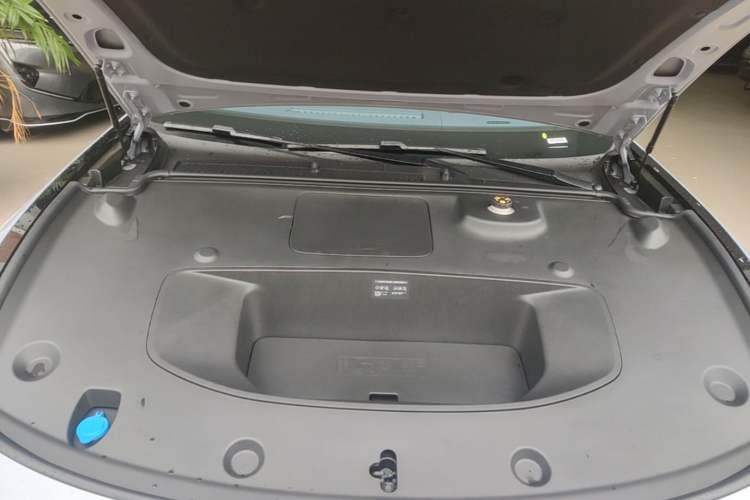 Used XPeng P7 2025 Model—702 Long Range Ultra Engine Bay