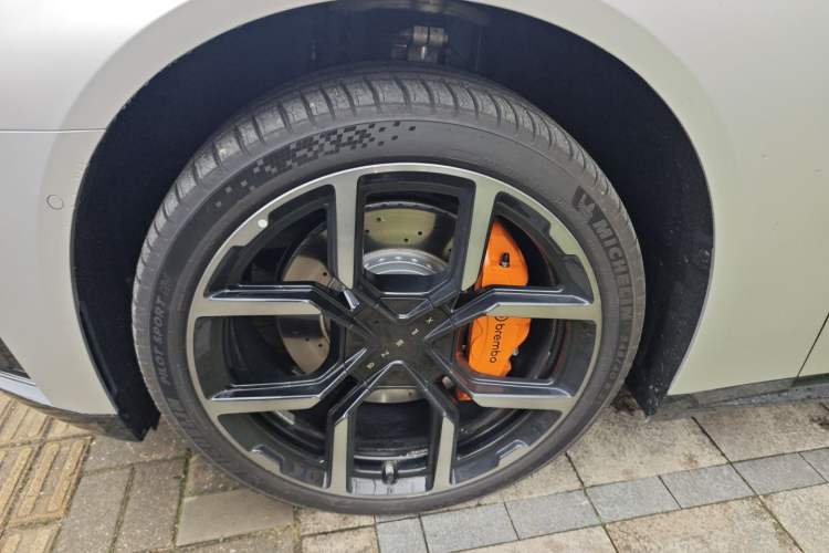 Used XPeng P7 2025 Model—750 All-Wheel-Drive High-Performance Ultra Exterior 4