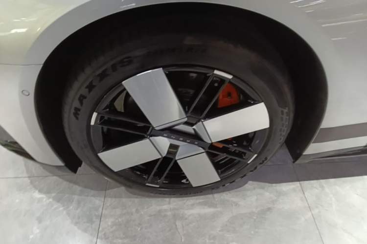 Used XPeng P7 2025 Model—750 All-Wheel-Drive High-Performance Ultra Exterior 4