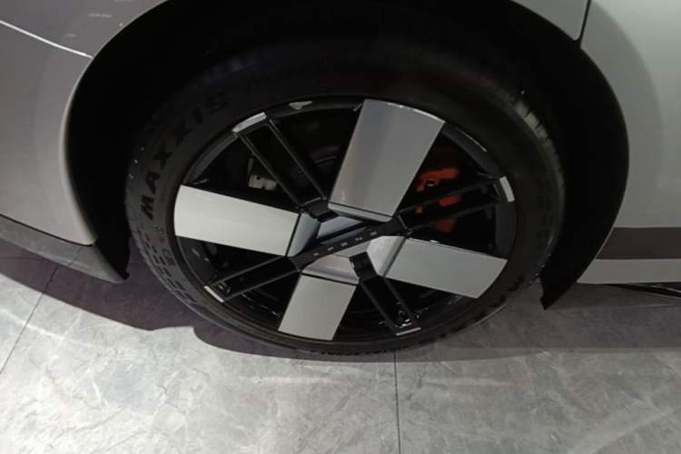 Used XPeng P7 2025 Model—750 All-Wheel-Drive High-Performance Ultra Exterior 5