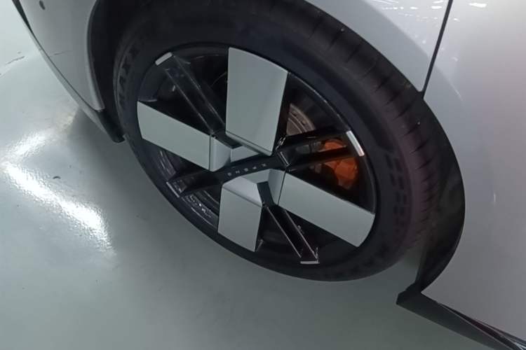 Used XPeng P7 2025 Model—750 All-Wheel-Drive High-Performance Ultra Exterior 5