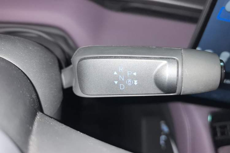 Used XPeng P7 2025 Model—702 Long Range Ultra Gear Lever