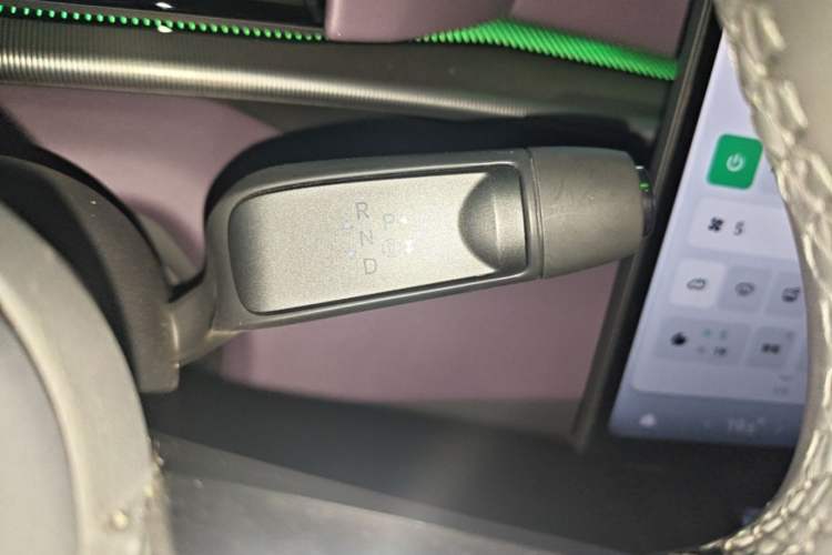Used XPeng P7 2025 Model—702 Long Range Ultra Gear Lever