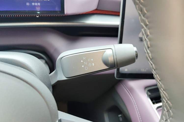 Used XPeng P7 2025 Model—702 Long Range Ultra Gear Lever