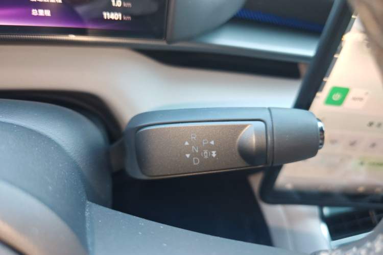 Used XPeng P7 2025 Model—702 Long Range Ultra Gear Lever