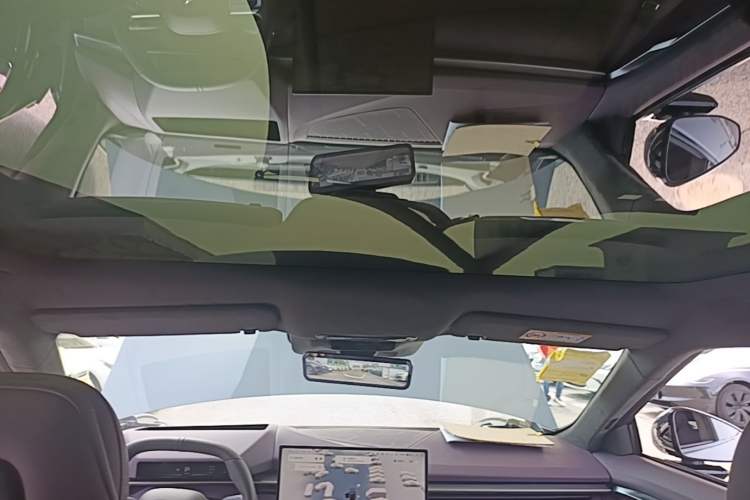 Used XPeng P7 2025 Model—750 All-Wheel-Drive High-Performance Ultra Headliner