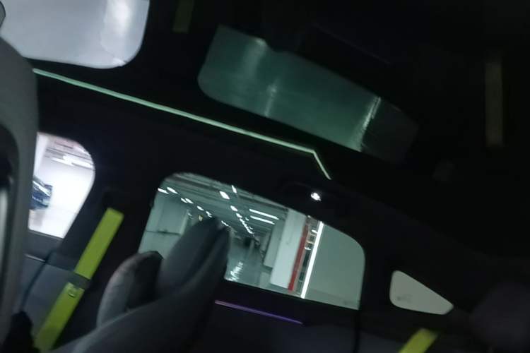 Used XPeng P7 2025 Model—750 All-Wheel-Drive High-Performance Ultra Headliner