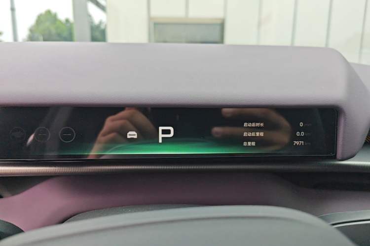 Used XPeng P7 2025 Model—750 All-Wheel-Drive High-Performance Ultra Instrument Cluster