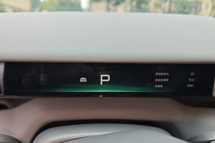Used XPeng P7 2025 Model—750 All-Wheel-Drive High-Performance Ultra Instrument Cluster