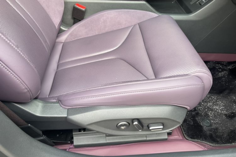 Used XPeng P7 2025 Model—702 Long Range Ultra Interior 10