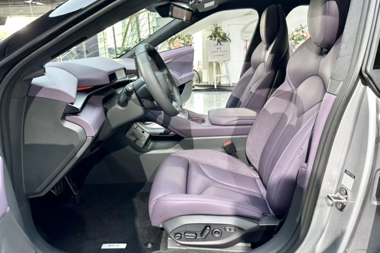 Used XPeng P7 2025 Model—750 All-Wheel-Drive High-Performance Ultra Interior 11