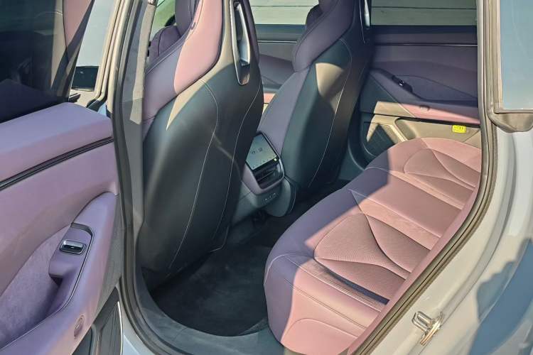 Used XPeng P7 2025 Model—702 Long Range Ultra Interior 3
