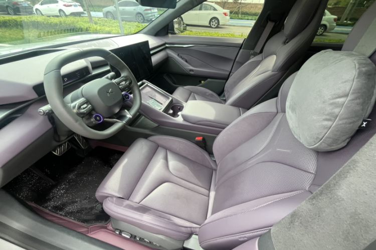 Used XPeng P7 2025 Model—702 Long Range Ultra Interior 5