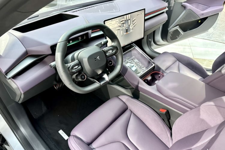 Used XPeng P7 2025 Model—750 All-Wheel-Drive High-Performance Ultra Interior 5