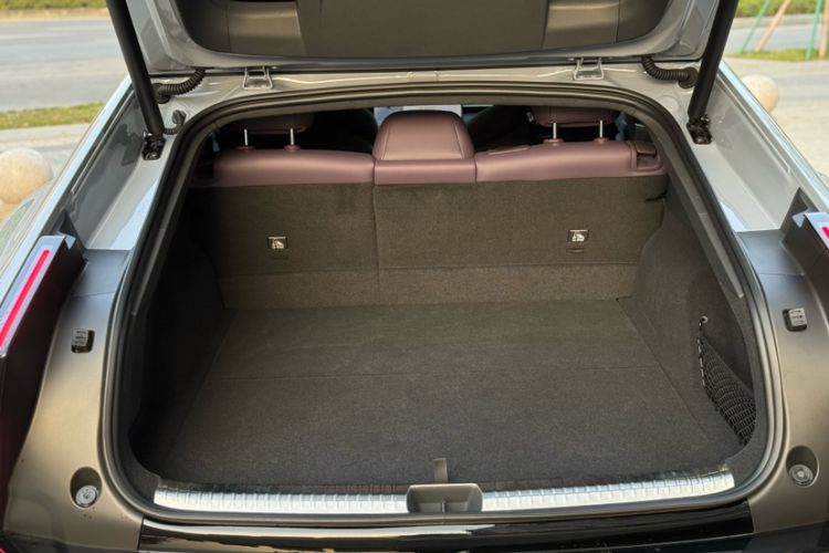 Used XPeng P7 2025 Model—702 Long Range Ultra Interior 5
