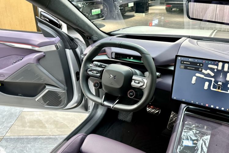 Used XPeng P7 2025 Model—750 All-Wheel-Drive High-Performance Ultra Interior 6