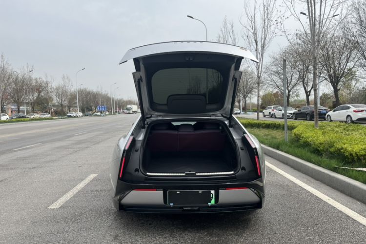 Used XPeng P7 2025 Model—702 Long Range Ultra Interior 9