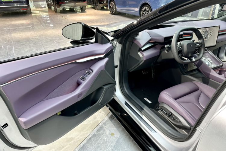 Used XPeng P7 2025 Model—750 All-Wheel-Drive High-Performance Ultra Interior 9