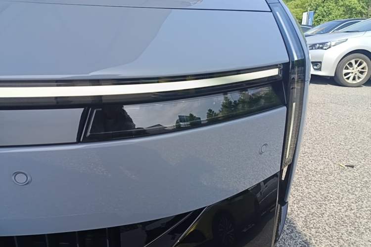 Used XPeng P7 2025 Model—750 All-Wheel-Drive High-Performance Ultra Left Front Headlight