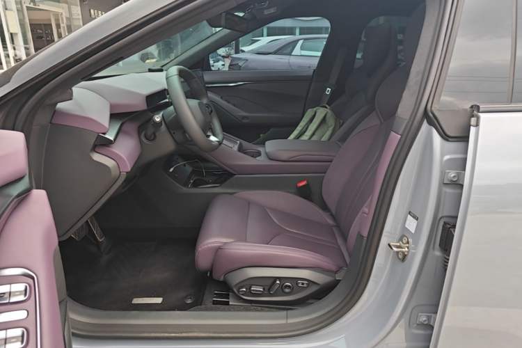 Used XPeng P7 2025 Model—750 All-Wheel-Drive High-Performance Ultra Left Front Seat