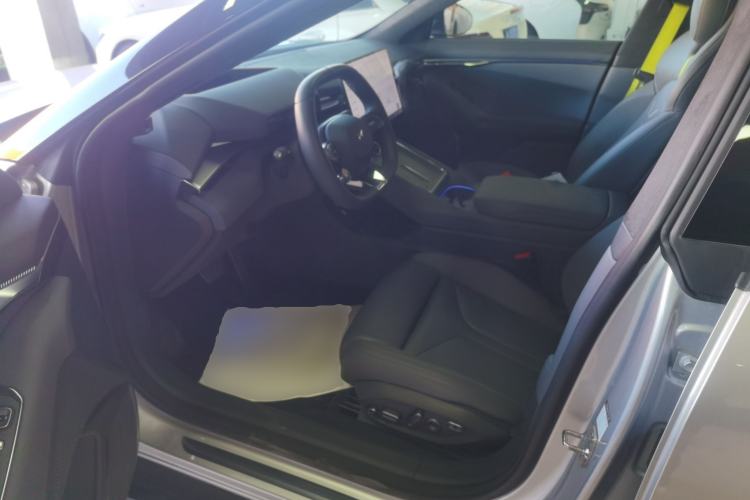 Used XPeng P7 2025 Model—750 All-Wheel-Drive High-Performance Ultra Left Front Seat