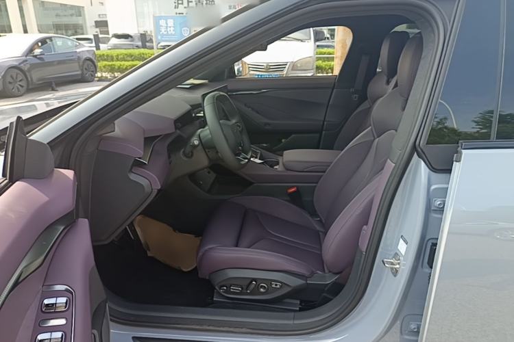 Used XPeng P7 2025 Model—750 All-Wheel-Drive High-Performance Ultra Left Front Seat
