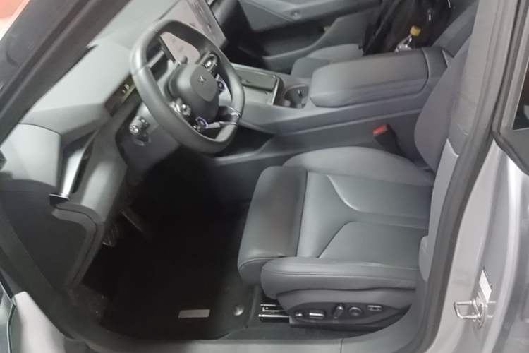 Used XPeng P7 2025 Model—750 All-Wheel-Drive High-Performance Ultra Left Front Seat