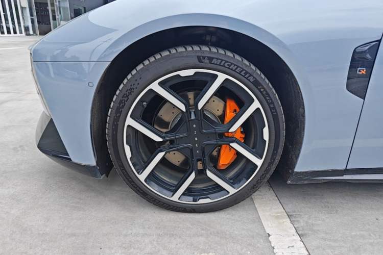 Used XPeng P7 2025 Model—750 All-Wheel-Drive High-Performance Ultra Left Front Wheel Hub