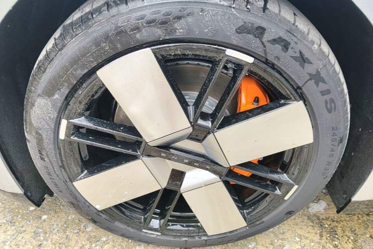 Used XPeng P7 2025 Model—702 Long Range Ultra Left Front Wheel Hub