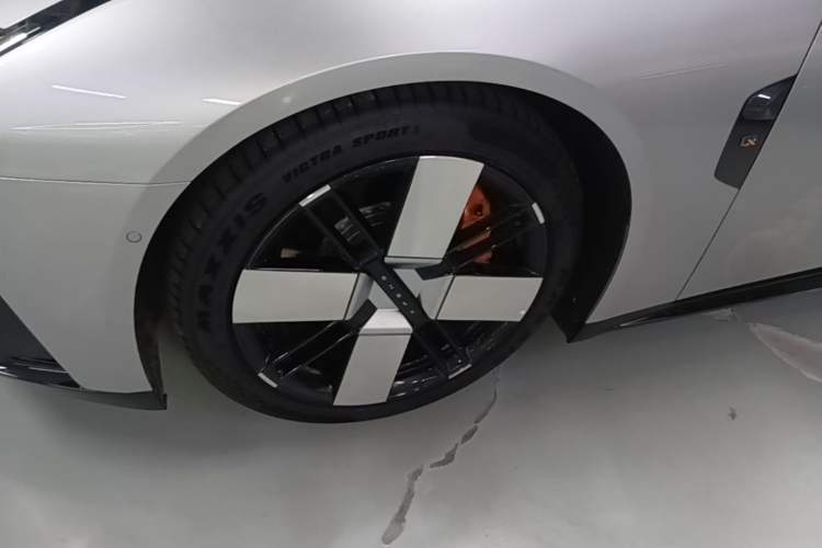 Used XPeng P7 2025 Model—750 All-Wheel-Drive High-Performance Ultra Left Front Wheel Hub