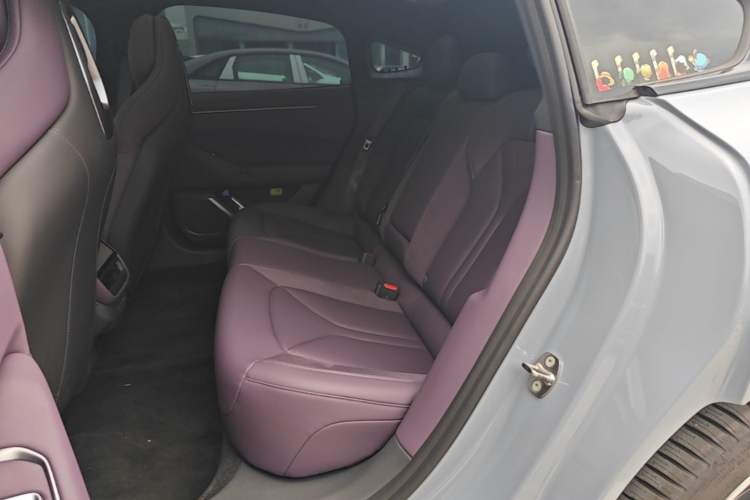 Used XPeng P7 2025 Model—750 All-Wheel-Drive High-Performance Ultra Left Rear Seat