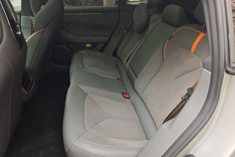 Used XPeng P7 2025 Model—750 All-Wheel-Drive High-Performance Ultra Left Rear Seat