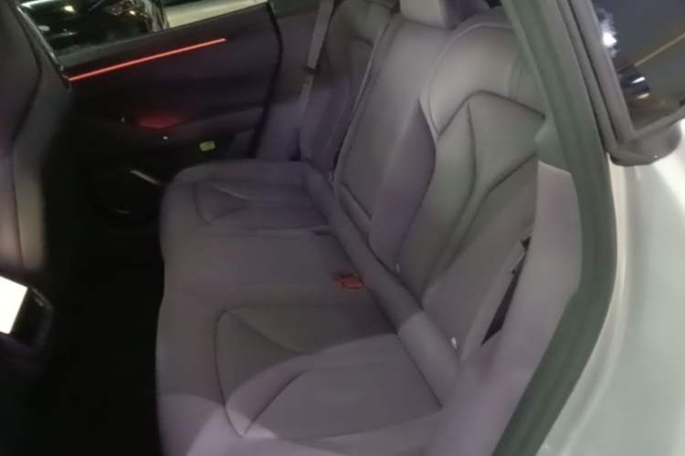 Used XPeng P7 2025 Model—750 All-Wheel-Drive High-Performance Ultra Left Rear Seat