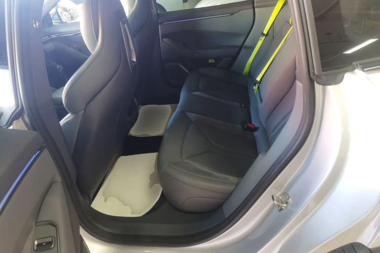Used XPeng P7 2025 Model—750 All-Wheel-Drive High-Performance Ultra Left Rear Seat