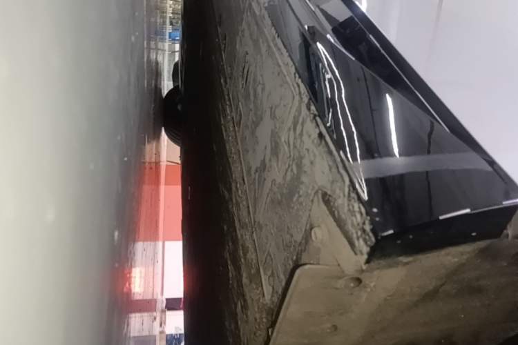 Used XPeng P7 2025 Model—750 All-Wheel-Drive High-Performance Ultra Left Side Sill