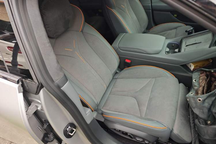Used XPeng P7 2025 Model—750 All-Wheel-Drive High-Performance Ultra Right Front Seat
