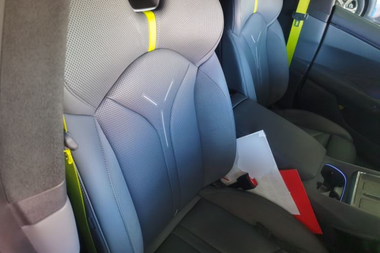 Used XPeng P7 2025 Model—750 All-Wheel-Drive High-Performance Ultra Right Front Seat