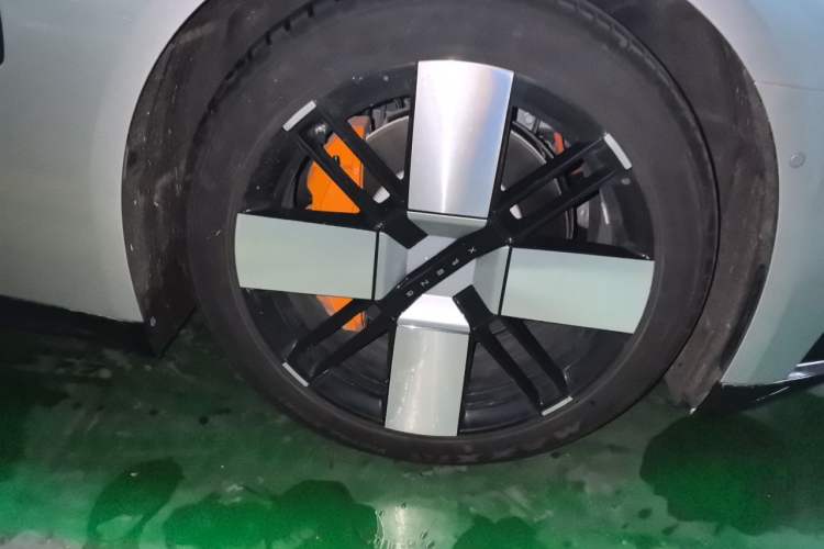 Used XPeng P7 2025 Model—702 Long Range Ultra Right Front Wheel Hub