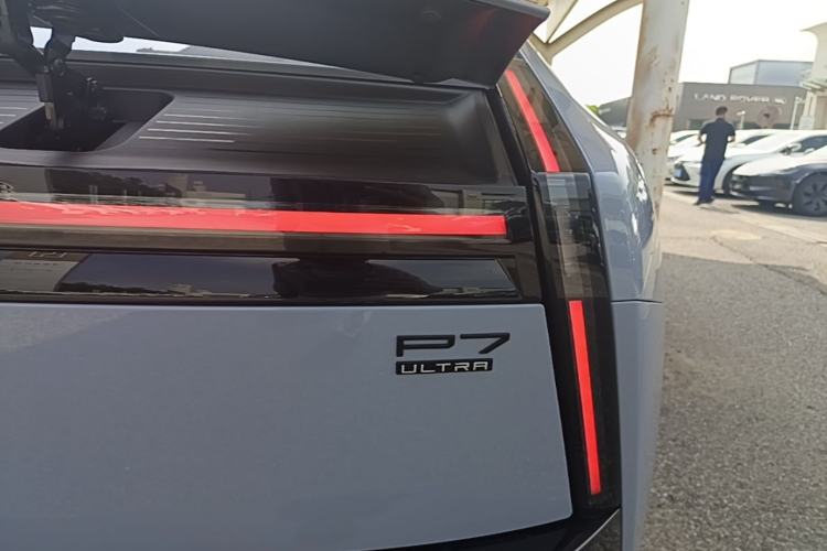 Used XPeng P7 2025 Model—750 All-Wheel-Drive High-Performance Ultra Right Rear Taillight