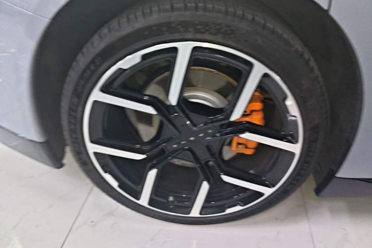 Used XPeng P7 2025 Model—702 Long Range Ultra Right Rear Wheel Hub
