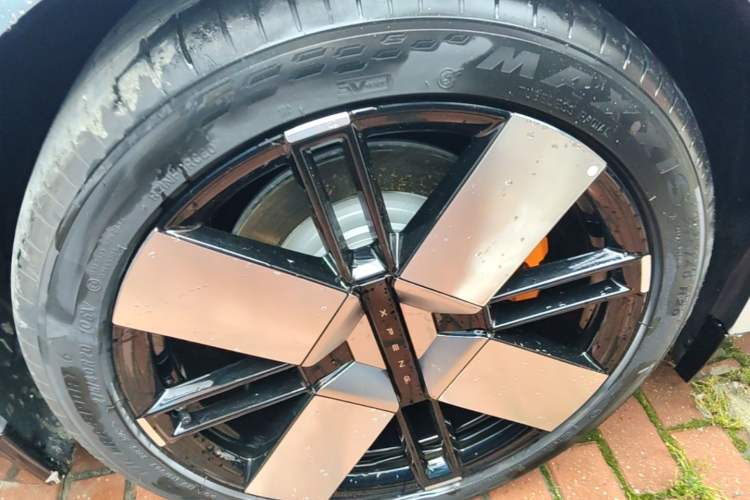 Used XPeng P7 2025 Model—702 Long Range Ultra Right Rear Wheel Hub