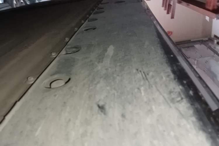 Used XPeng P7 2025 Model—750 All-Wheel-Drive High-Performance Ultra Right Side Sill