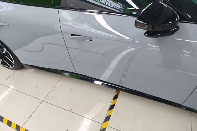 Used XPeng P7 2025 Model—702 Long Range Ultra Right Side Sill