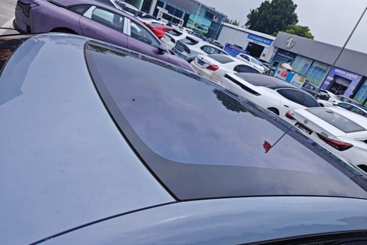Used XPeng P7 2025 Model—750 All-Wheel-Drive High-Performance Ultra Roof