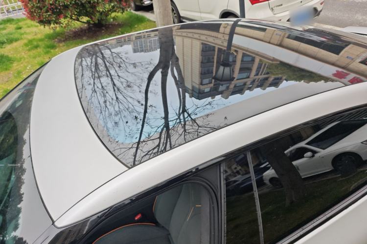 Used XPeng P7 2025 Model—750 All-Wheel-Drive High-Performance Ultra Roof