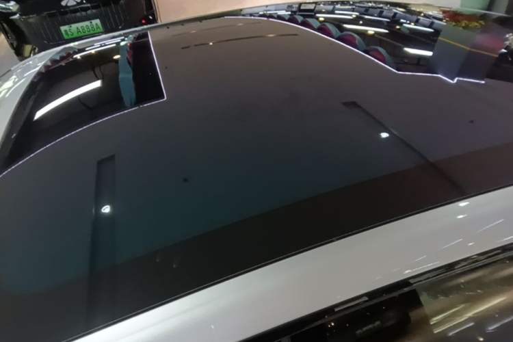Used XPeng P7 2025 Model—750 All-Wheel-Drive High-Performance Ultra Roof